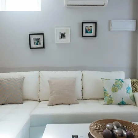 Cozy Attic With Terrace- 1bd 1bth- San Vicente Seville